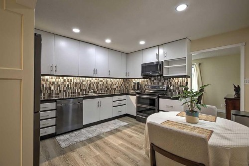 48 Deermont Way Se, Calgary, AB - Indoor