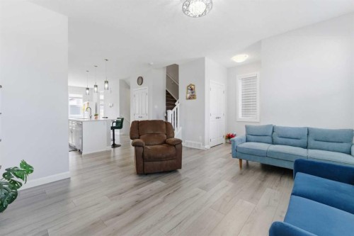 151 Evanscrest Park Nw, Calgary, AB - Indoor Photo Showing Living Room