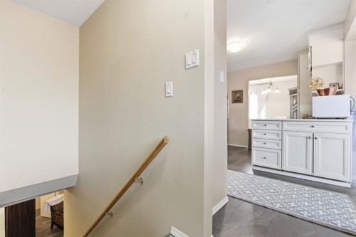 1703 110 Avenue Sw, Calgary, AB - Indoor Photo Showing Other Room