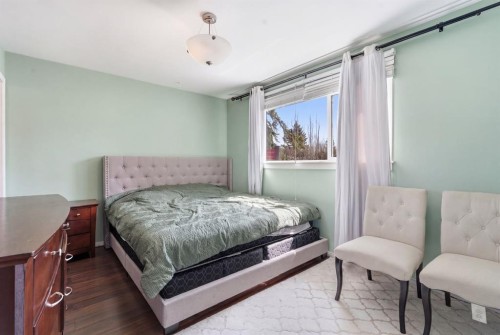 1703 110 Avenue Sw, Calgary, AB - Indoor Photo Showing Bedroom