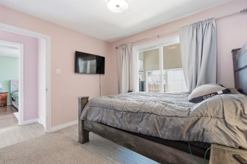 1703 110 Avenue Sw, Calgary, AB - Indoor Photo Showing Bedroom