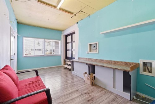 1703 110 Avenue Sw, Calgary, AB - Indoor Photo Showing Other Room