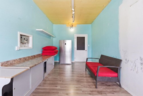 1703 110 Avenue Sw, Calgary, AB - Indoor Photo Showing Other Room