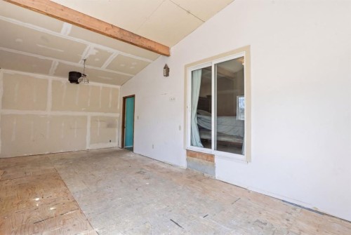1703 110 Avenue Sw, Calgary, AB - Indoor Photo Showing Other Room