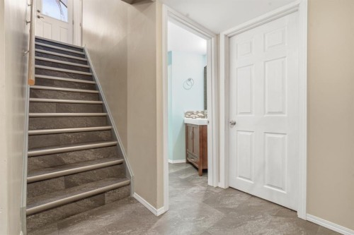 1703 110 Avenue Sw, Calgary, AB - Indoor Photo Showing Other Room