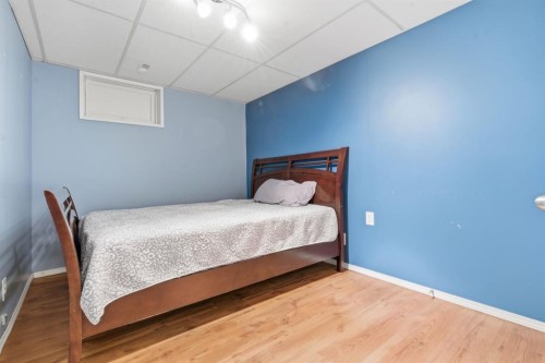1703 110 Avenue Sw, Calgary, AB - Indoor Photo Showing Bedroom