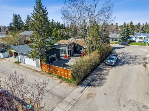 1703 110 Avenue Sw, Calgary, AB - Outdoor