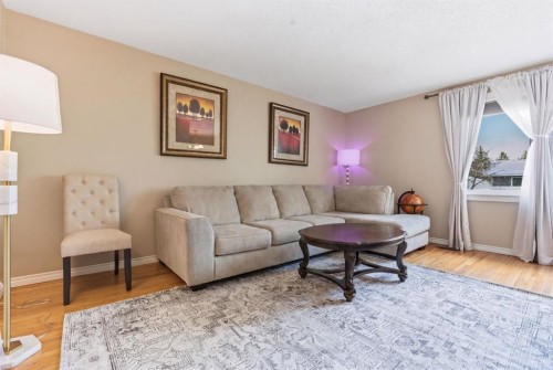 1703 110 Avenue Sw, Calgary, AB - Indoor Photo Showing Living Room