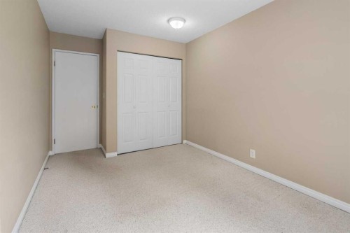 202C-5601 Dalton Drive Nw, Calgary, AB - Indoor Photo Showing Other Room