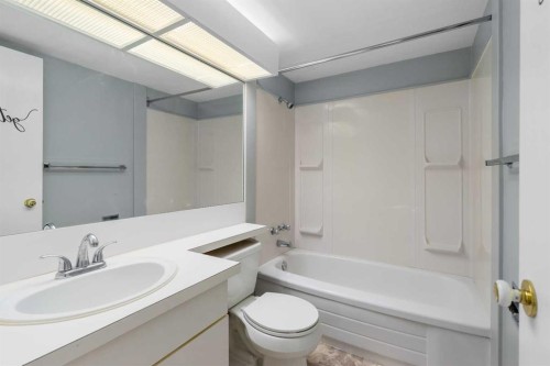 202C-5601 Dalton Drive Nw, Calgary, AB - Indoor Photo Showing Bathroom