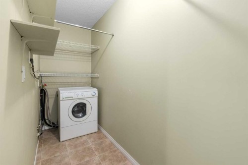 202C-5601 Dalton Drive Nw, Calgary, AB - Indoor Photo Showing Laundry Room