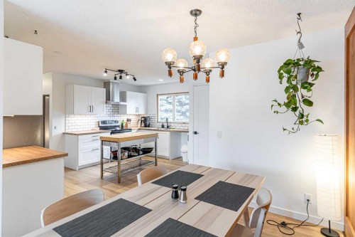 111 Lynnview Way Se, Calgary, AB - Indoor Photo Showing Dining Room