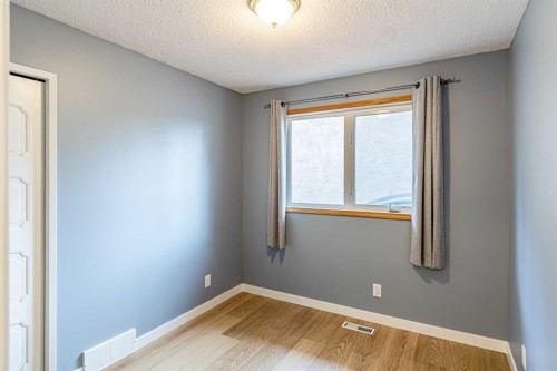 111 Lynnview Way Se, Calgary, AB - Indoor Photo Showing Other Room