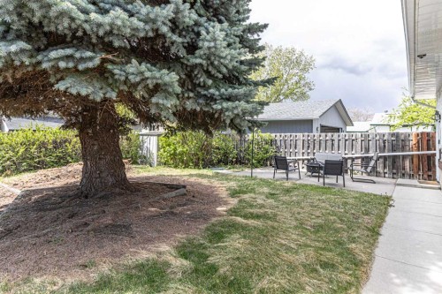 111 Lynnview Way Se, Calgary, AB - Outdoor