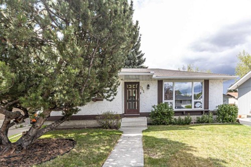 111 Lynnview Way Se, Calgary, AB - Outdoor