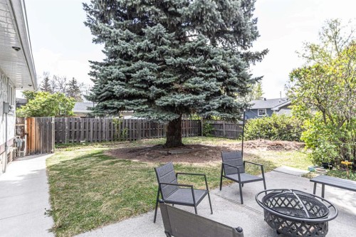 111 Lynnview Way Se, Calgary, AB - Outdoor
