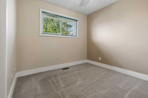 6751 34 Avenue Ne, Calgary, AB - Indoor Photo Showing Other Room