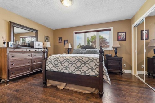 6751 34 Avenue Ne, Calgary, AB - Indoor Photo Showing Bedroom