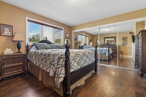 6751 34 Avenue Ne, Calgary, AB - Indoor Photo Showing Bedroom