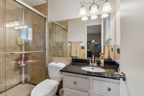 6751 34 Avenue Ne, Calgary, AB - Indoor Photo Showing Bathroom