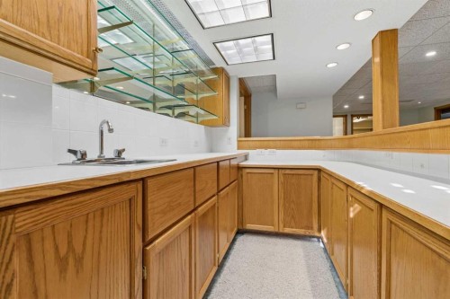 6751 34 Avenue Ne, Calgary, AB - Indoor