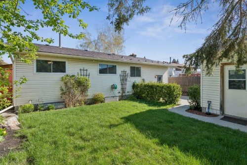 6751 34 Avenue Ne, Calgary, AB - Outdoor