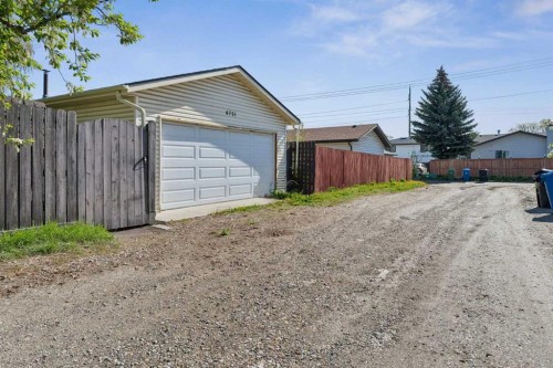 6751 34 Avenue Ne, Calgary, AB - Outdoor