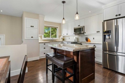6751 34 Avenue Ne, Calgary, AB - Indoor Photo Showing Kitchen With Stainless Steel Kitchen With Upgraded Kitchen