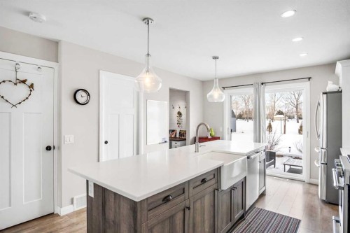 704 Stonehaven Drive, Carstairs, AB - Indoor Photo Showing Kitchen With Upgraded Kitchen