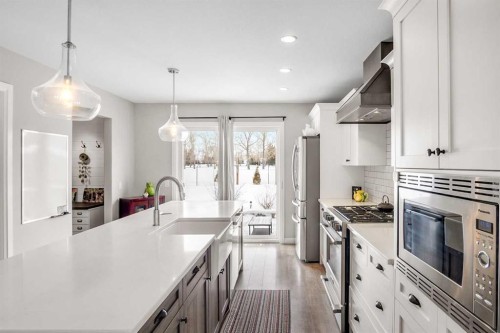 704 Stonehaven Drive, Carstairs, AB - Indoor Photo Showing Kitchen With Upgraded Kitchen