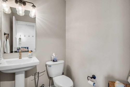 704 Stonehaven Drive, Carstairs, AB - Indoor Photo Showing Bathroom