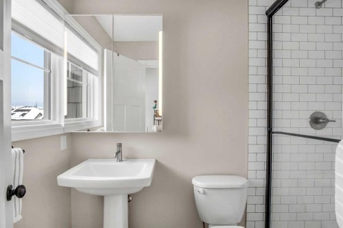 704 Stonehaven Drive, Carstairs, AB - Indoor Photo Showing Bathroom