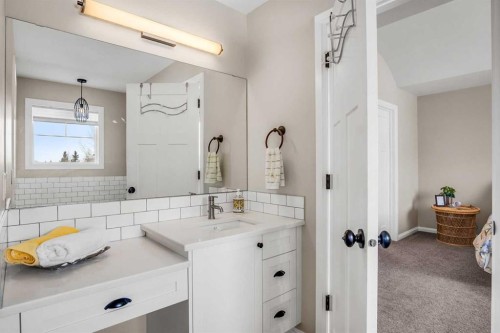 704 Stonehaven Drive, Carstairs, AB - Indoor Photo Showing Bathroom
