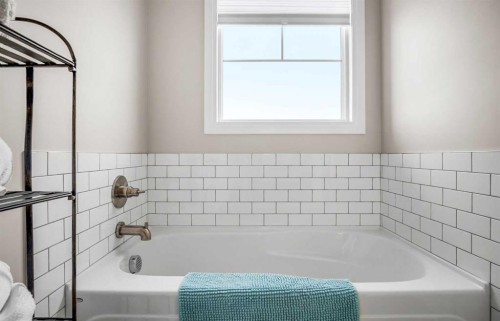 704 Stonehaven Drive, Carstairs, AB - Indoor Photo Showing Bathroom