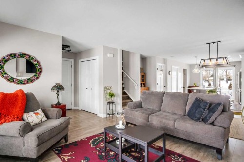 704 Stonehaven Drive, Carstairs, AB - Indoor Photo Showing Living Room