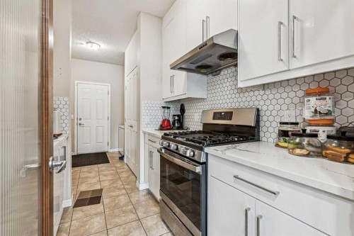 108 Seagreen Lane, Chestermere, AB - Indoor Photo Showing Kitchen With Upgraded Kitchen