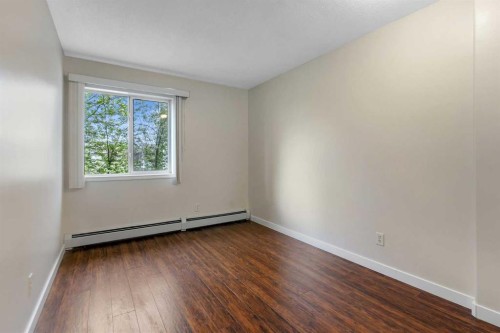 307-1307 Valleyview Park Se, Calgary, AB - Indoor Photo Showing Other Room