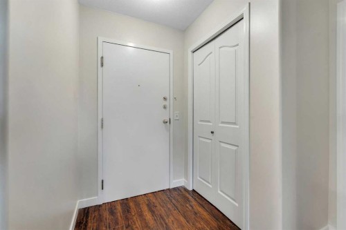 307-1307 Valleyview Park Se, Calgary, AB - Indoor Photo Showing Other Room