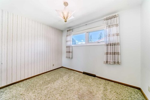 54 Fullerton Road Se, Calgary, AB - Indoor Photo Showing Other Room