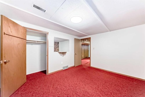 54 Fullerton Road Se, Calgary, AB - Indoor Photo Showing Other Room