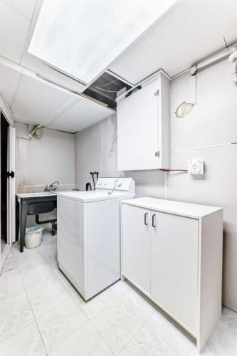 54 Fullerton Road Se, Calgary, AB - Indoor Photo Showing Laundry Room