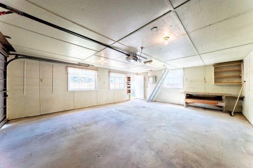 54 Fullerton Road Se, Calgary, AB - Indoor Photo Showing Garage