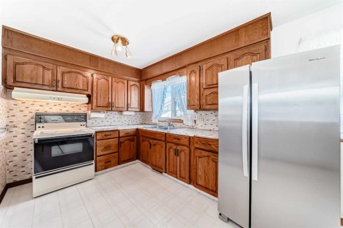 54 Fullerton Road Se, Calgary, AB - Indoor Photo Showing Kitchen With Double Sink
