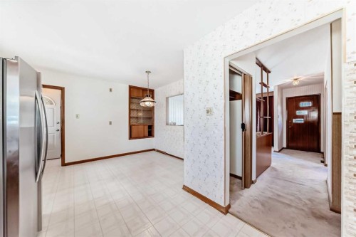 54 Fullerton Road Se, Calgary, AB - Indoor Photo Showing Other Room