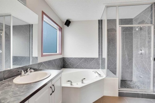 161 Panamount Close Nw, Calgary, AB - Indoor Photo Showing Bathroom