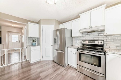 92 Covehaven Road Ne, Calgary, AB - Indoor Photo Showing Kitchen