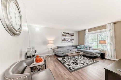 92 Covehaven Road Ne, Calgary, AB - Indoor Photo Showing Living Room