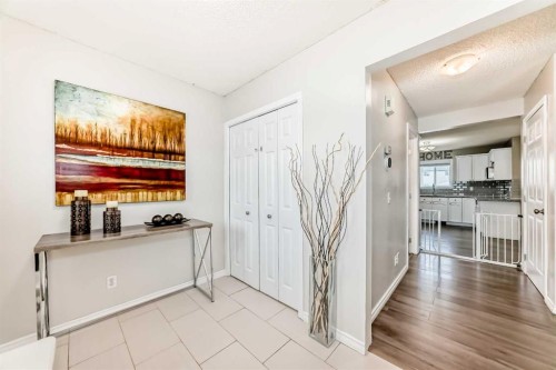 92 Covehaven Road Ne, Calgary, AB - Indoor Photo Showing Other Room