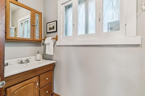 2048 26 Street Se, Calgary, AB - Indoor