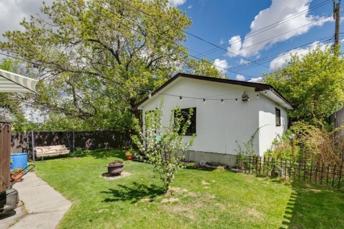 2048 26 Street Se, Calgary, AB - Outdoor